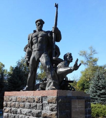 У Кременчуці демонтують пам&#039;ятник матросам Дніпровської флотилії
