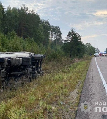 Під час обгону водійка врізалася у зустрічну фуру: подробиці смертельної ДТП на Волині