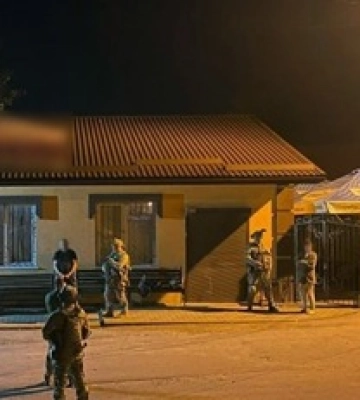 Под Хмельницким мужчина из автомата открыл огонь по полицейским