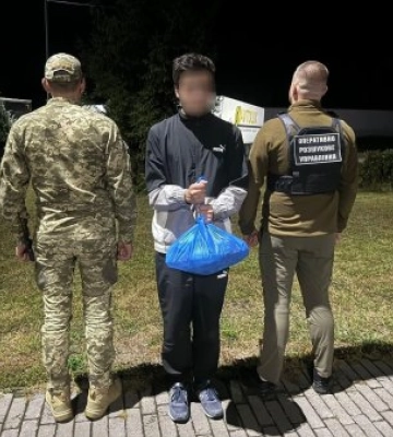 В пункті пропуску «Ужгород» виявили чоловіка, який хотів незаконно перетнути кордон, однак, заснув
