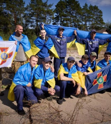 Ще 103 українських військовополонених повернулися додому з російської неволі