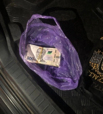 З автомобіля посадовця поліція вилучила 60 000 грн: на Полтавщині затримано керівника Держпродспоживслужби, який вимагав хабар за&amp;hellip;