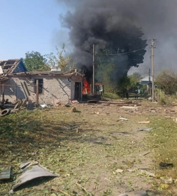 Війська РФ вдарили двома бомбами по Ямполю, пошкоджені житлові будинки