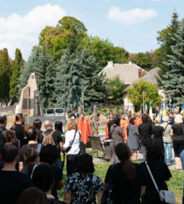 Ужгород сьогодні попрощався із загиблим Героєм – командиром гармати артилерійського взводу