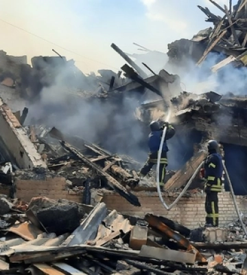 Завжди у зоні ризику: день з чергування волинських рятувальників на Донеччині 