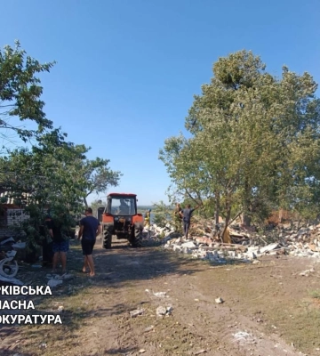 Одна загибла, двоє поранених через удар росіян по селу на Харківщині