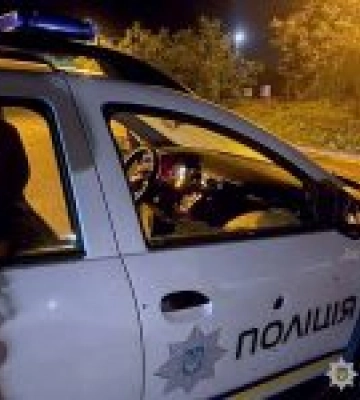 Нетверезий водій на Хмельниччині здійснив 60 пострілів з автомата у поліцейських