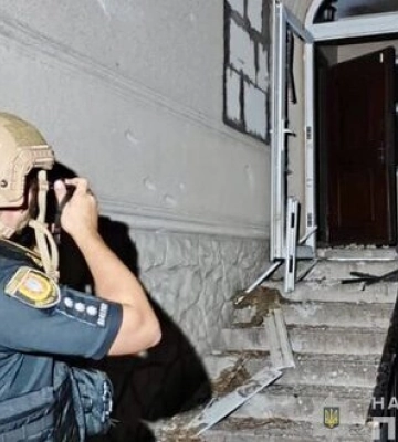 Наслідки ворожої ракетної атаки на Одеський район, де загинуло подружжя. ФОТОрепортаж