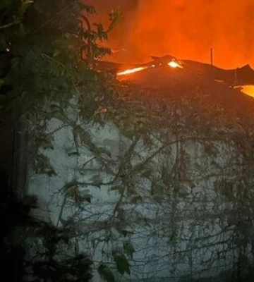 Дві людини постраждали внаслідок атаки росіян на Нікополь, пошкоджено 4 багатоповерхівки та ЛЕП. ФОТОрепортаж