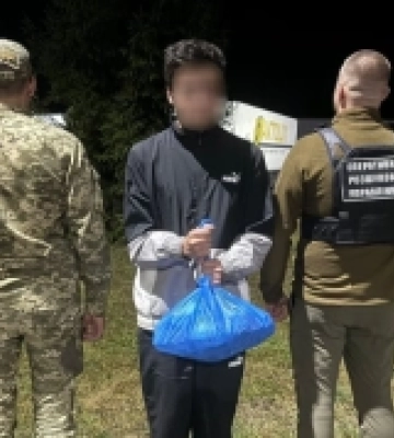 У пункті пропуску «Ужгород» виявили чоловіка, який хотів незаконно перетнути кордон, однак заснув