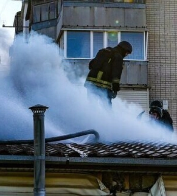 Рашисти атакували Херсон: двоє людей поранені