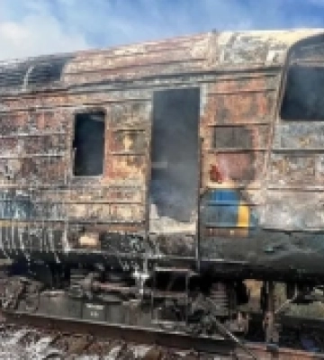 Пожежники на Сарненщні загасили палаючий поїзд