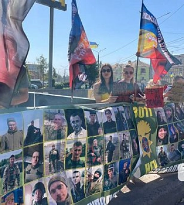 Криворіжці вийшли на щотижневу мирну акцію на підтримку військовополонених