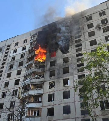 У Харкові росіяни вдарили по багатоповерхівці: деталі від місцевої та обласної влади