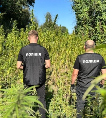 На Хмельниччині у викритої банди наркоторговців вилучено товару на 10 млн грн (ФОТО)