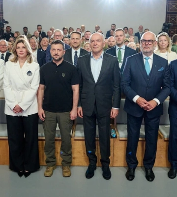 Президенти, прем’єри, міністри, генерали та воїни з передової. Конференція YES у фото і цитатах