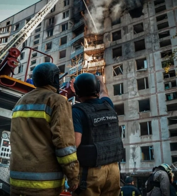 У Харкові зросла кількість постраждалих від обстрілу до 42 осіб, з-під завалів витягли тіло літньої людини