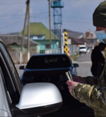 Волинянка купила «інвалідність», щоб вивезти чоловіка за кордон