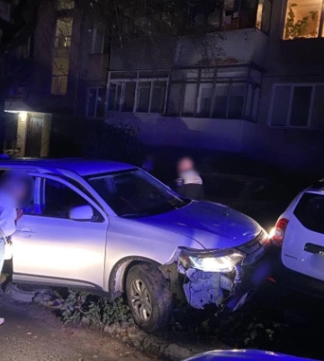 Во Львове нетрезвая водитель протаранила 5 припаркованных авто