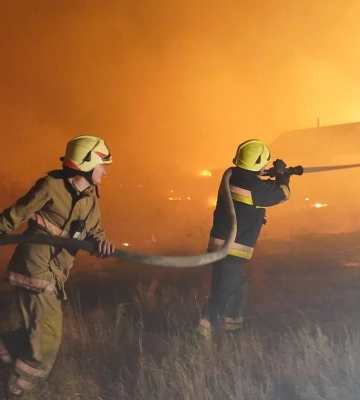 На Полтавщині триває ліквідація масштабної лісової пожежі вже понад 7 годин
