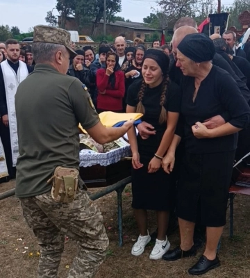 Помер при транспортуванні в евакуаційному вертольоті: у Луцькому районі попрощалися з молодим Героєм Олегом Мельником