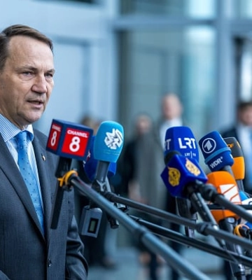 Голова МЗС Польщі виступив проти допомоги українцям мобілізаційного віку