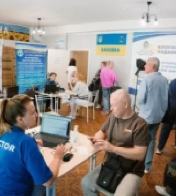 У Києві фахові лікарі-волонтери надають медичну допомогу переселенцям з Херсонщини