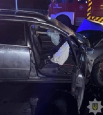 Авто в’їхало у припарковану вантажівку: на Волині сталася смертельна аварія
