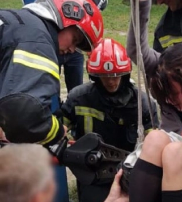 У Львові 11-річна школярка застрягла у гойдалці