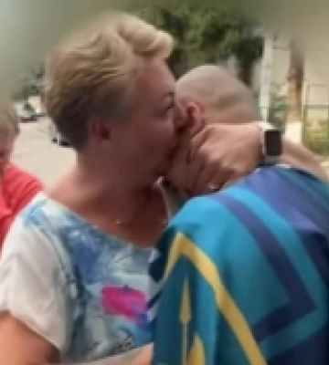 Бойовий медик із Луцька, якого звільнили з російського полону, вперше за два з половиною роки зустрівся із родиною
