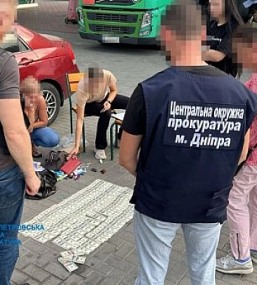 За 40 000 долларов обещала способствовать незаконному пересечению границы: в Кривом Роге задержали подозреваемую