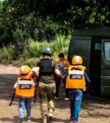 З Покровського і Краматорського районів Донеччини примусово евакуюють дітей