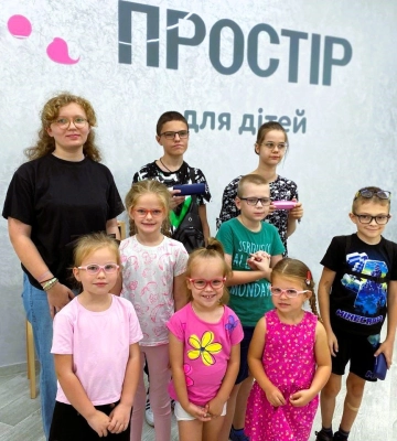 «Мамо, тепер я тебе бачу!»: у Луцьку діти з порушеннями зору отримали окуляри