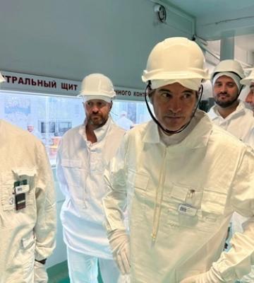 Глава МАГАТЕ відвідав Запорізьку АЕС та оглянув згорілу градирню