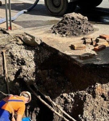 Пошкодження водопроводу та аварійні роботи: де у Дніпрі немає води