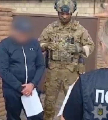 Затримали чоловіка, який стріляв у перехожого на вулиці Дмитра Донського в Одесі