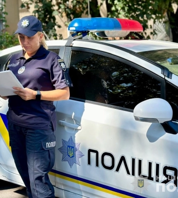 В Одесі чоловік вирішив втішити засмучено дівчину, а потім пограбував її, - ФОТО