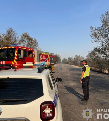 На Дніпропетровщині через лісову пожежу перекрито дорогу Т-0414 поблизу села Єлизаветівка