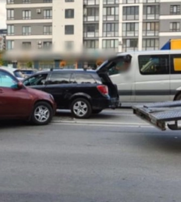 В Івано-Франківську водій з ознаками сп’яніння спричинив ДТП: три автомобілі пошкоджені