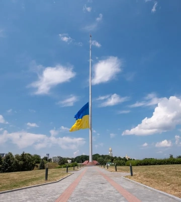Головний прапор України приспущено: стала відома причина