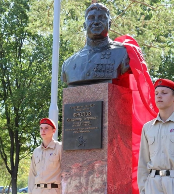 В Мариуполе установили памятник оккупанту, который захватывал город в 2022 году