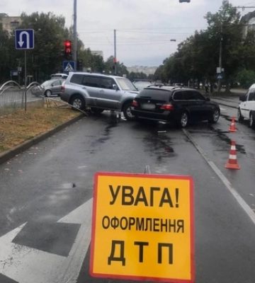 У Луцьку автомобіль зіткнувся із чоловіком на кріслі колісному