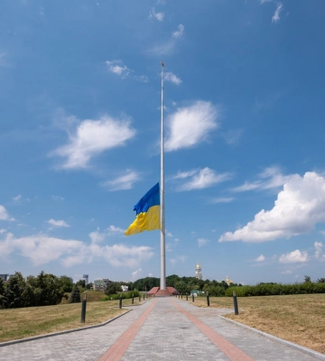 Головний прапор України приспущено: стала відома причина