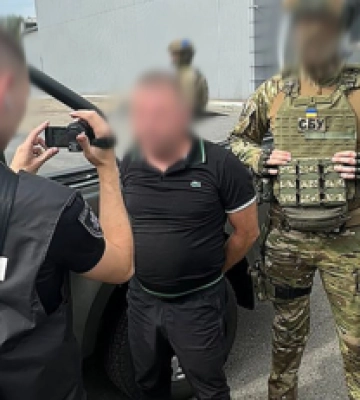 Помог "уклонисту" с выездом за $32 тысяч: в Харькове задержали военного