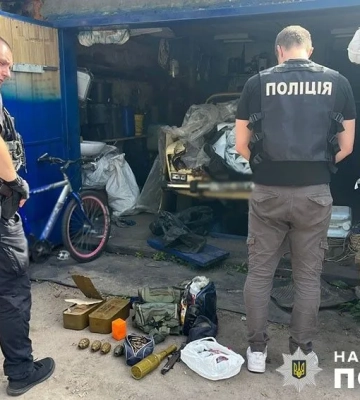 У Києві викрили трьох торговців зброєю та вилучили арсенал майже на ₴1,7 мільйона