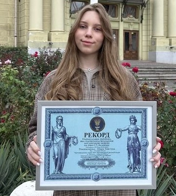 14- річна школярка оновила рекорд України з володіння англійською мовою
