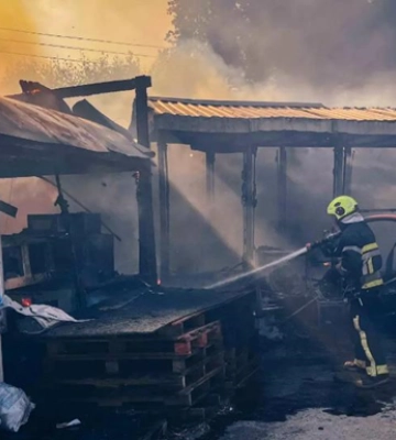 В Киевской области ликвидирован масштабный пожар на складах