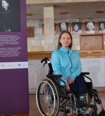 “Треба, щоб інші люди сприймали наших дітей такими, як усіх”: в Івано-Франківську презентували виставку про людей з інвалідністю