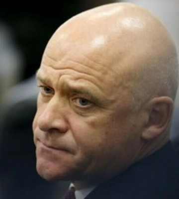 Стерненко показал документы относительно российского гражданства Труханова