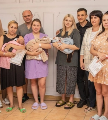 «Ми – волонтери, і віримо у перемогу України. Тому народжували тут», — тато дівчинки, яка зʼявилася на світ у День міста Дніпра